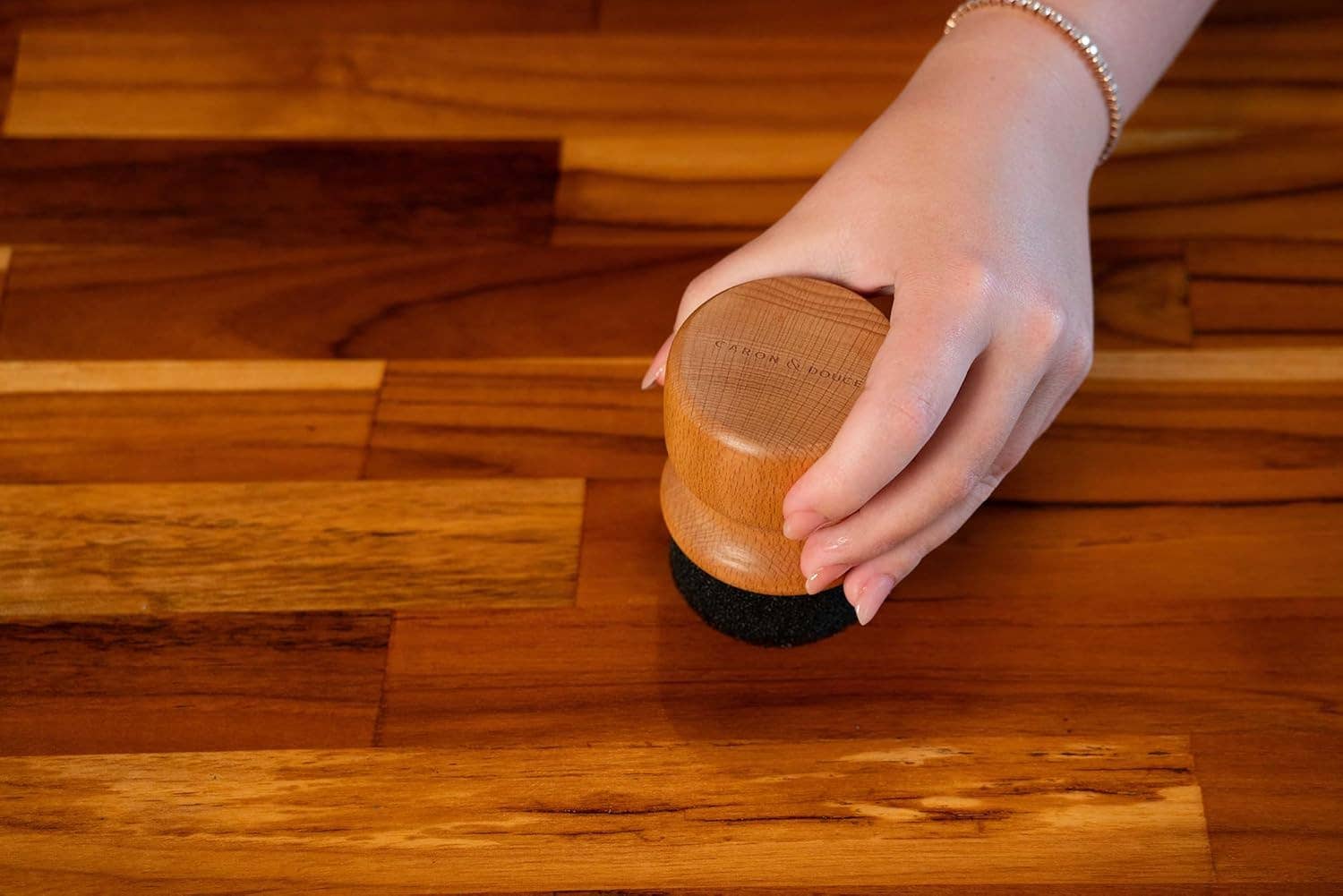 Oil Applicator for Wood Cutting Boards, with Storage Cap