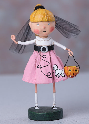 Decorative figurine of a girl in a pink dress with a pumpkin basket on a gray background
