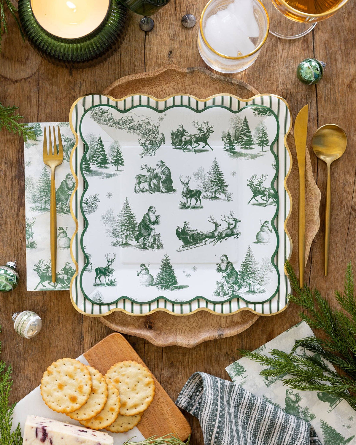 Green Christmas Toile 9" Paper Dinner Plates
